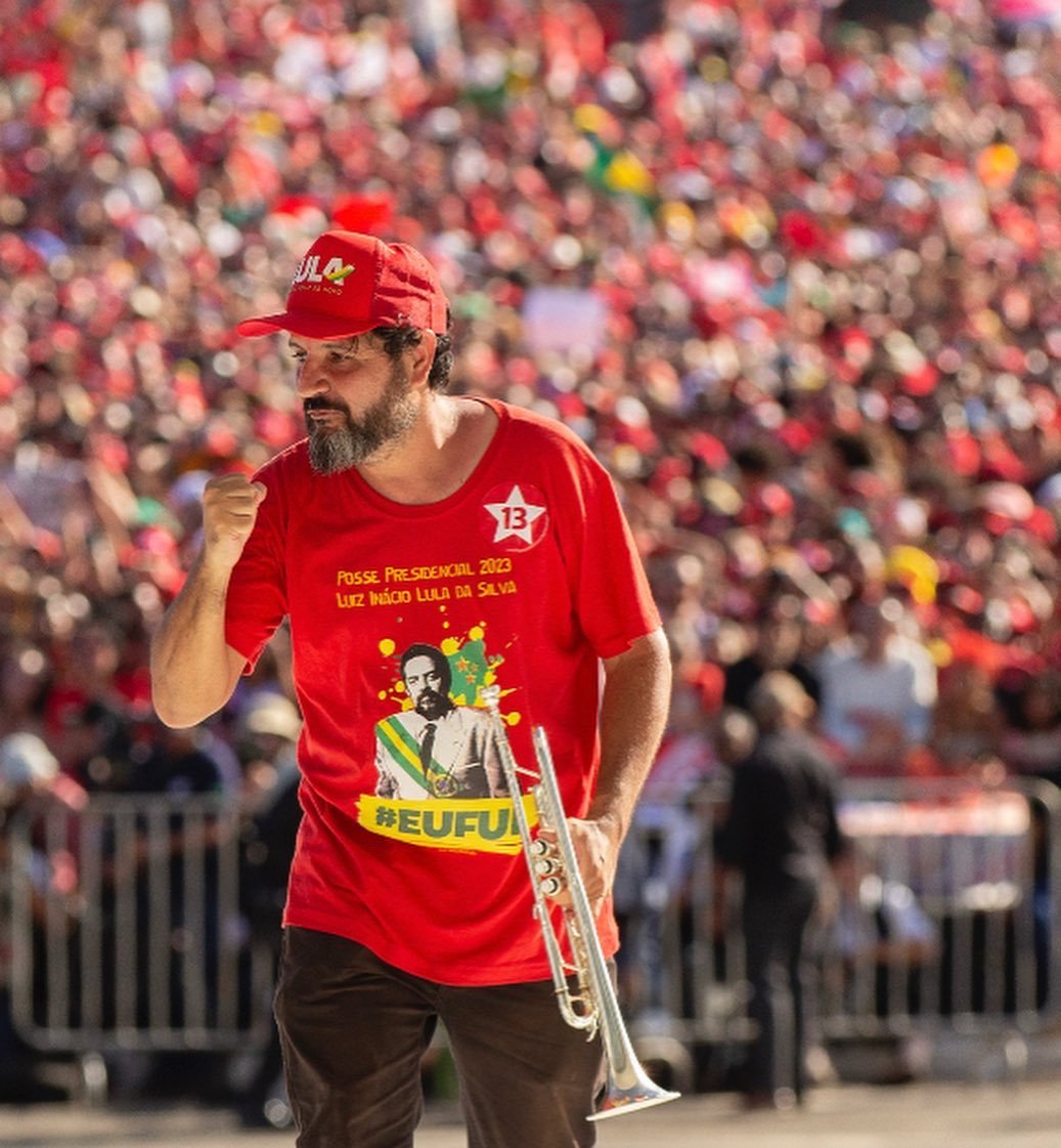 Fabiano Trompetista subindo a rampa na posse de Lula